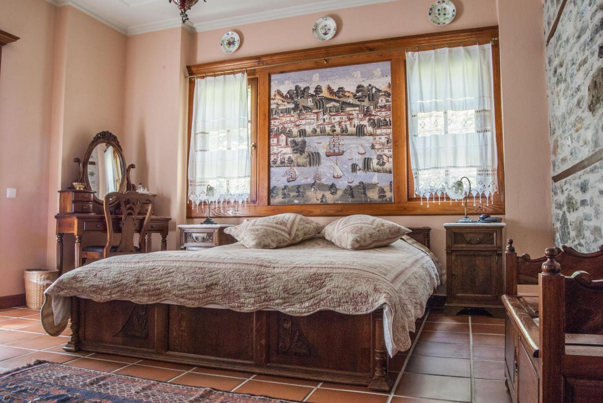 Viraggas Traditional Hotel Vrastama Room photo